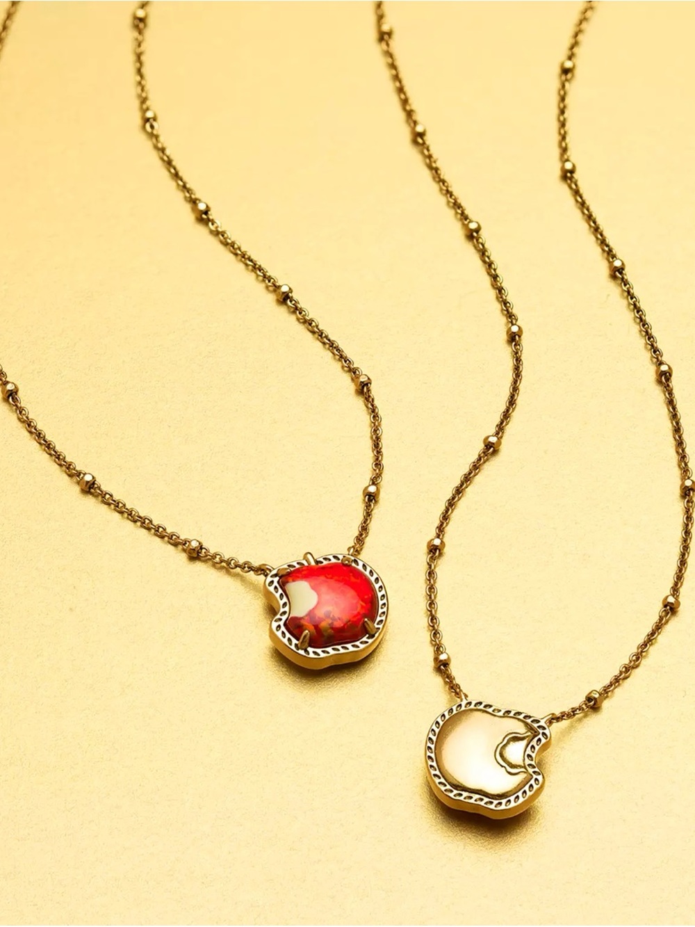 Disney x Kendra Scott Snow White Apple Pendant Necklace NWT LIMITED EDITION